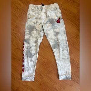 Boys XL (18/20) NBA Miami Heat East Conference Champions Gray/White Sweatpants